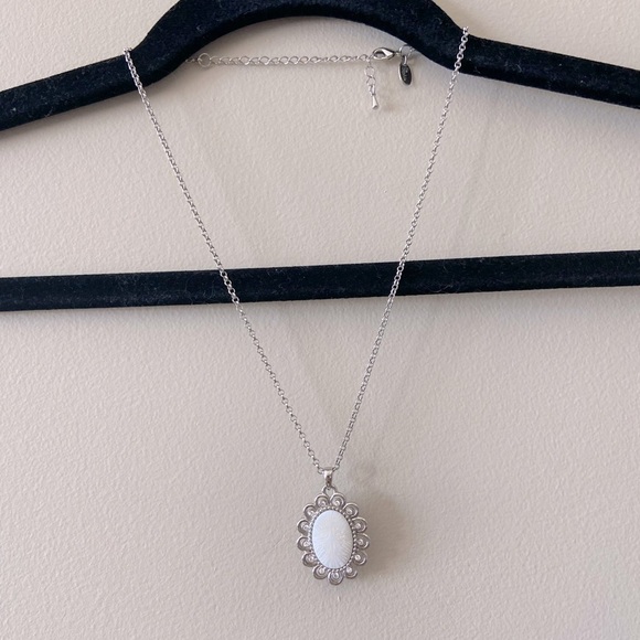 LIA Sophia Chantilly Necklace White Shell And CZ - Picture 5 of 8